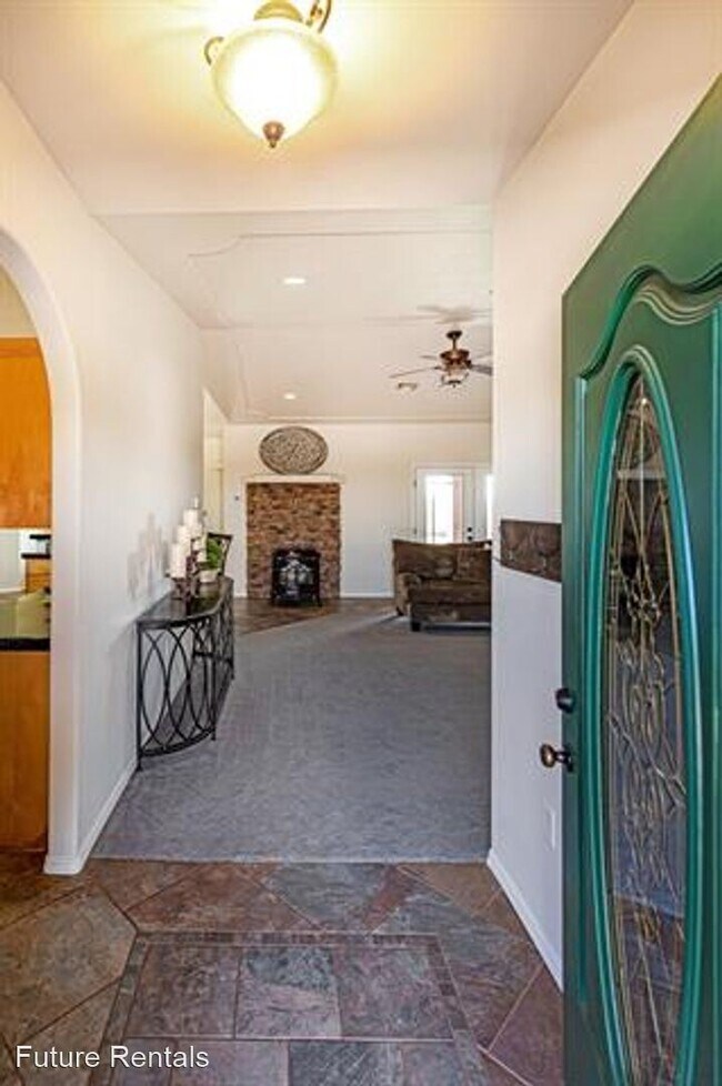 Building Photo - 4 br, 2.5 bath House - 184 La Luz Gate Rd
