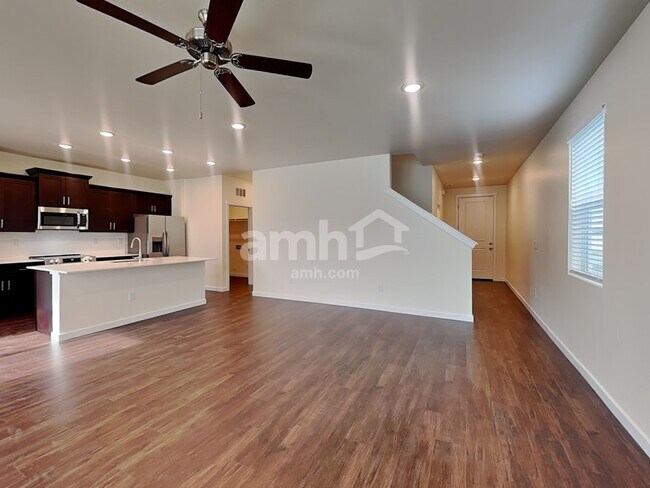 Foto del edificio - 1496 N Garnet Creek Ave