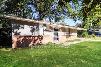 Building Photo - 2640 Greenfield Ave