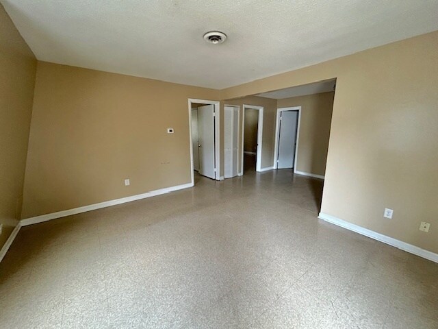 Building Photo - 206 Robin Ln
