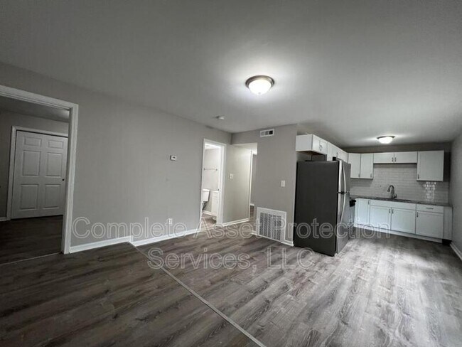 Building Photo - 656 Fairview St