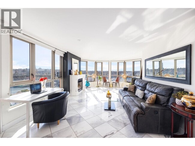 Building Photo - 1625 Hornby St