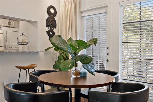 Foto del edificio - 3105 San Jacinto St