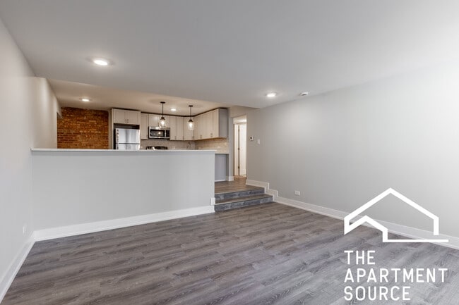 Building Photo - 1214 N La Salle Dr