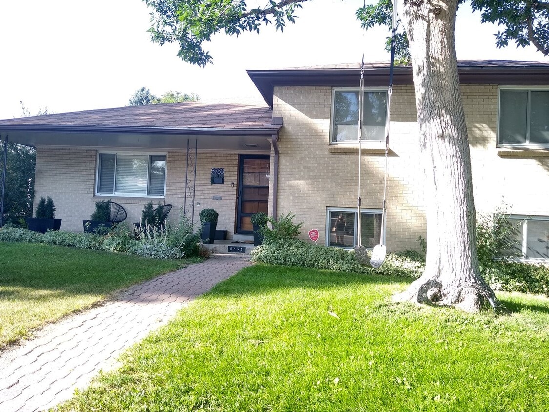 Primary Photo - Stunning 4 bedroom 2 bath Virginia Village...
