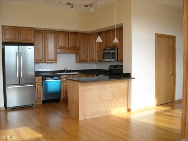 Building Photo - 2 br, 2 bath  - 5761 W Higgins Ave
