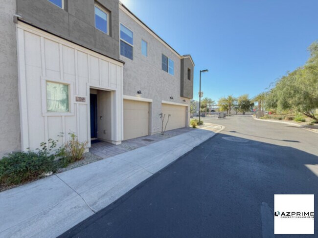 Foto del edificio - Exceptional Partially-Furnished 2/2.5 North Phoenix Townhome!