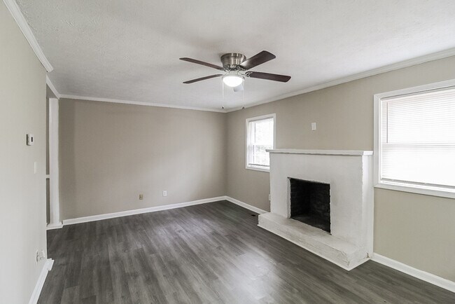 Building Photo - Beautiful Home in Stockbridge