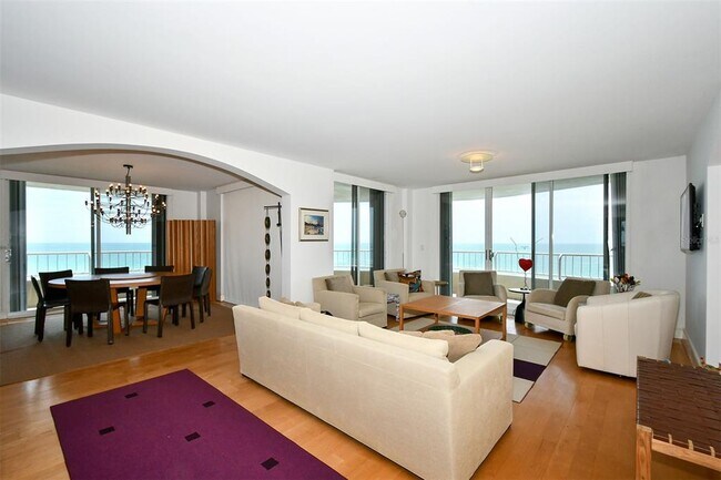 Building Photo - 775 Longboat Club Rd