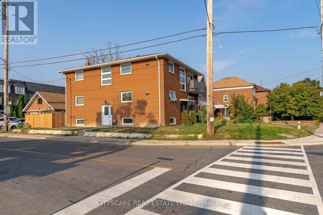 Photo du bâtiment - 2724 Lake Shore Blvd W
