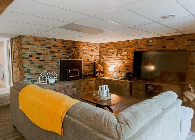 Building Photo - 244 Toby St