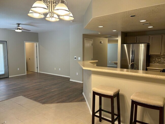 Foto del edificio - Charming Condo | 2 Bed / 2 Bath | Garage |...