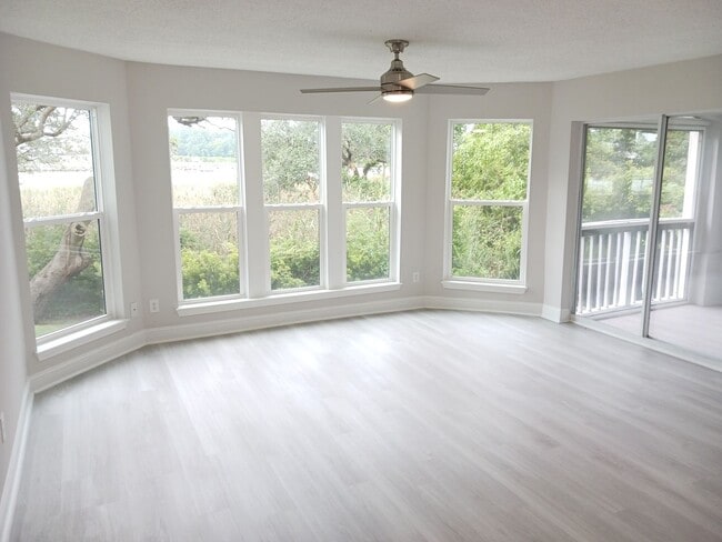 Building Photo - Waterfront 2 Bedroom, 2 Bath, 1st Floor Co...