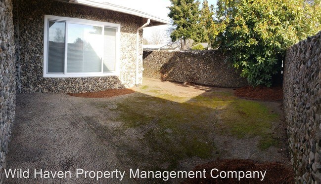 Building Photo - 2605 NE Galloway Ct