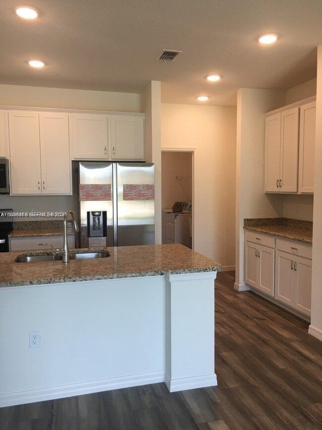 Building Photo - 2240 SW Lawrence St