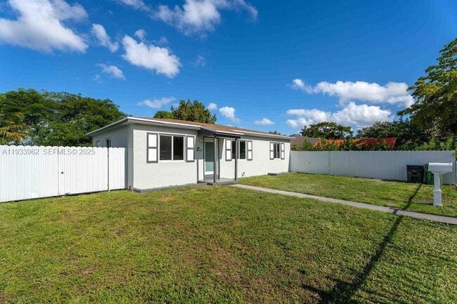 Building Photo - 1265 NE 142nd St