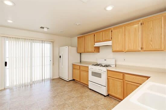 Building Photo - 4921 Apache Valley Ave