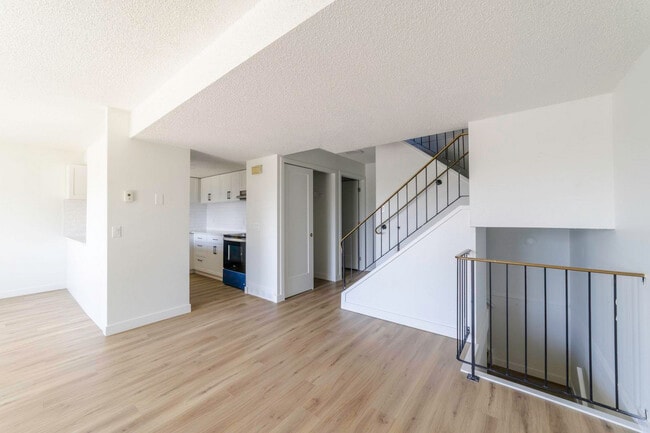 Building Photo - King's Alley