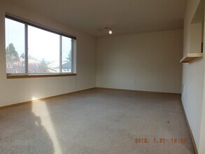 Building Photo - 1135 N 91st St