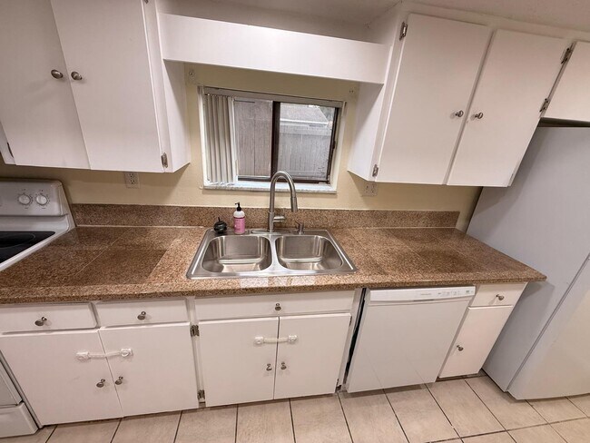 Foto del edificio - 8622 Cattail Dr