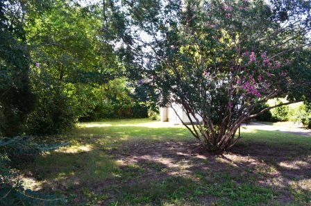 Foto del edificio - 3 BR/ 1 BA Lakeside Three bedroom with large fenced yard and detached garage/workshop
