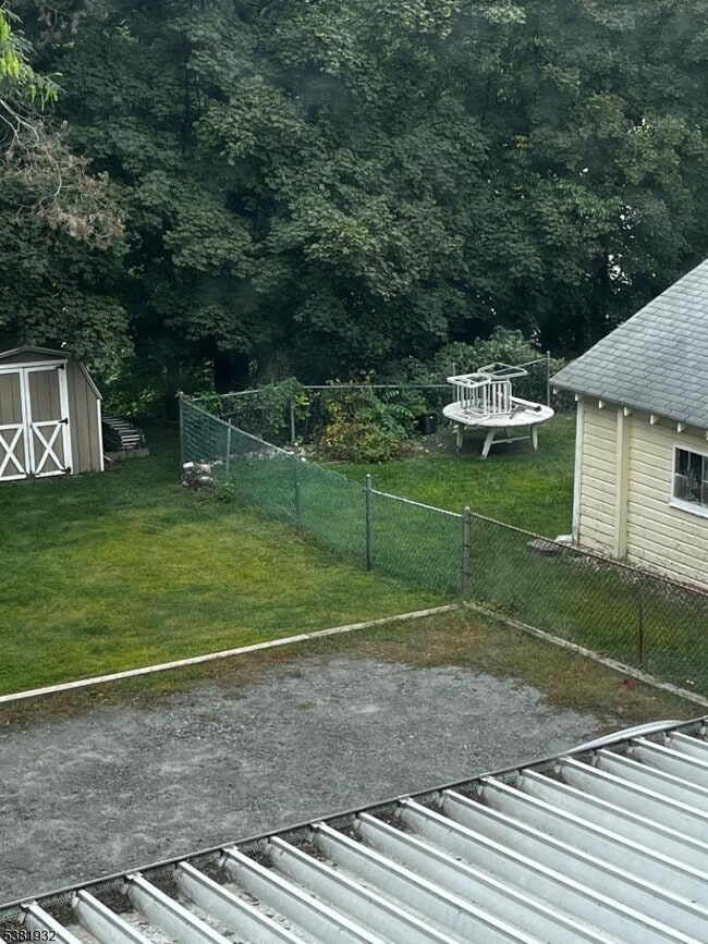 Foto del edificio - 128 W Clinton St