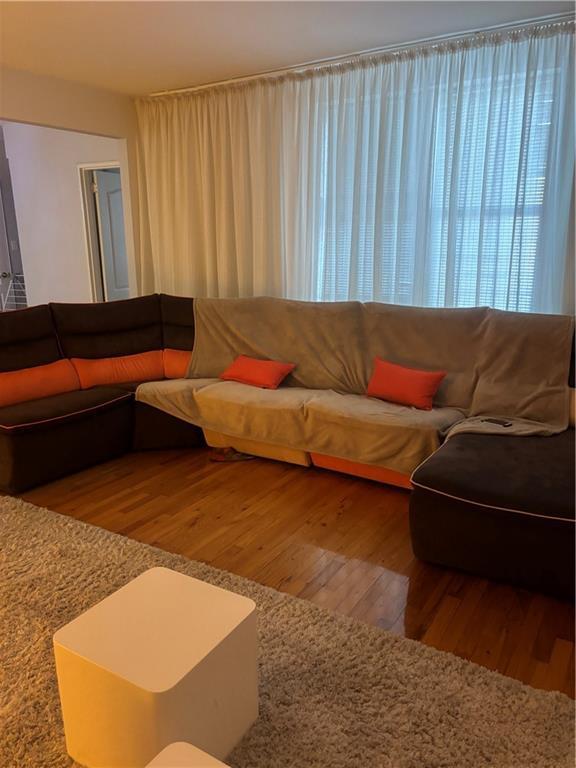 Foto del edificio - 2727 Ocean Pkwy