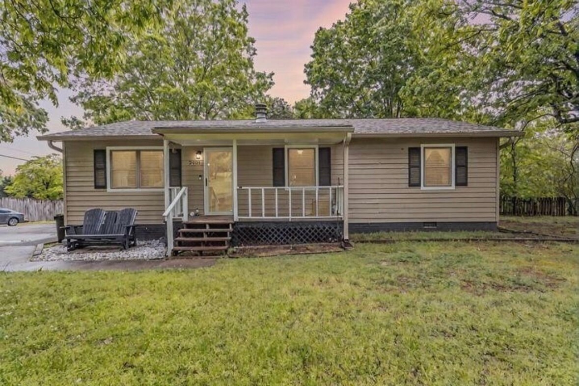 Foto principal - 2031 Millard Rd