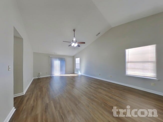 Foto del edificio - 1039 Central Park Blvd S