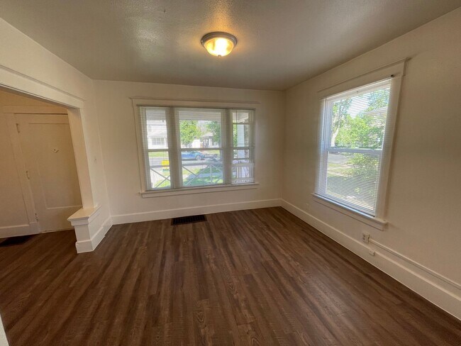 Building Photo - PRE-LEASING! Available May 31st.