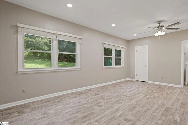 Foto del edificio - 3 Bedroom 2 Bathroom house