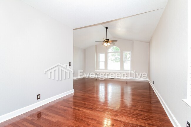 Building Photo - 2020 Sunflower St