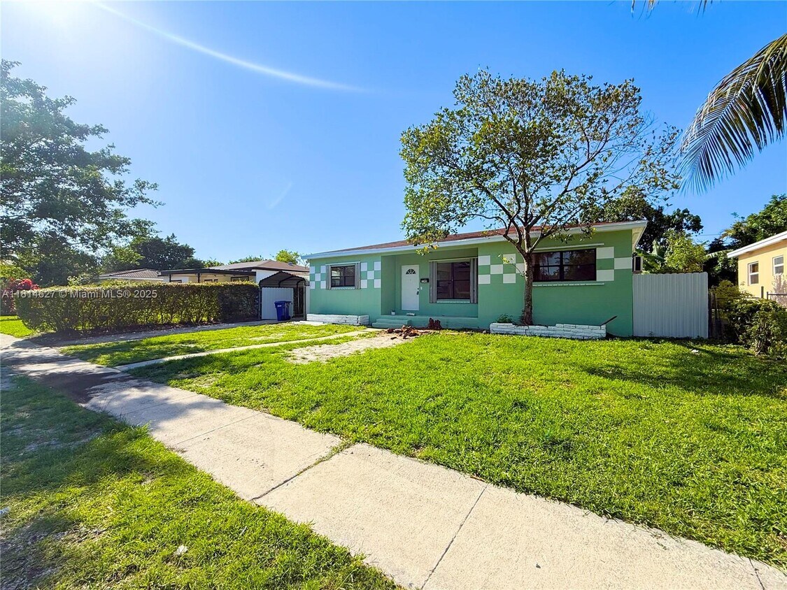 Foto principal - 1141 NE 154th Terrace