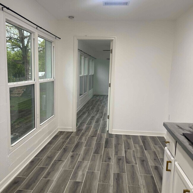 Building Photo - 1457 E Orlando Rd