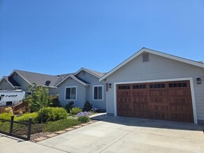 Building Photo - 2310 Dogwood Rd