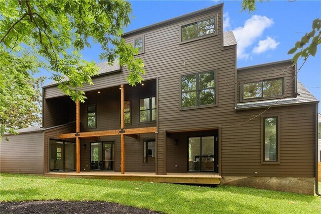 Building Photo - 903 Plateau Cir