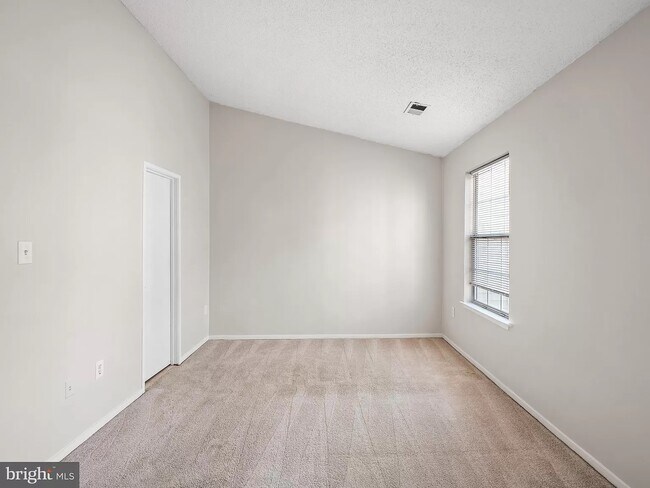 Building Photo - 2308 Hunters Square Ct