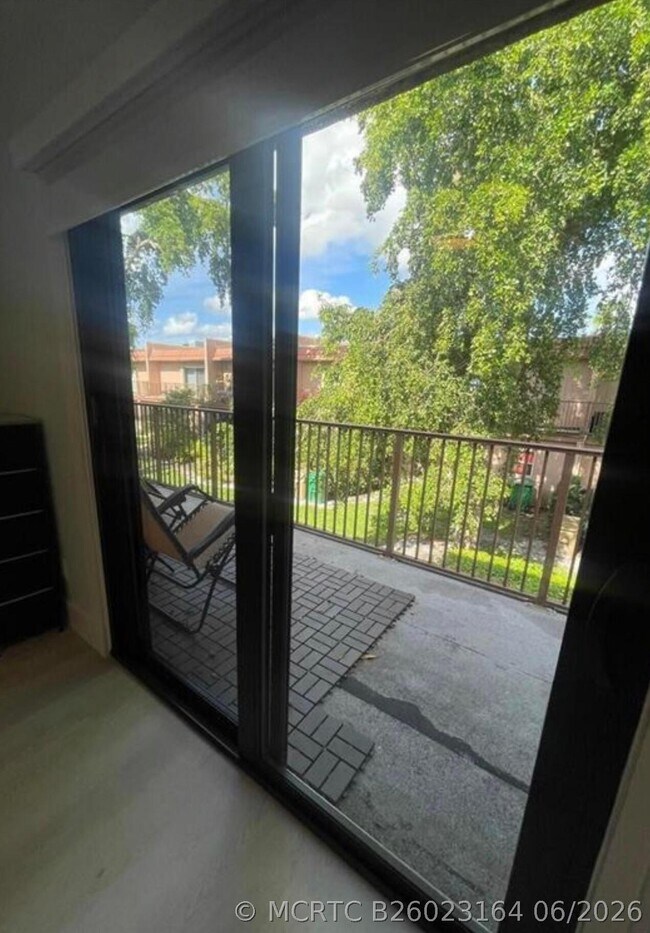 Foto del edificio - 42 Madrid Ln
