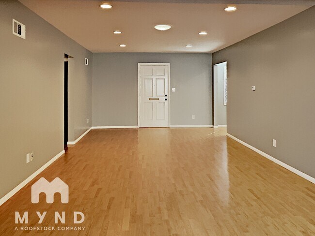 Foto del edificio - 5572 Waring Rd