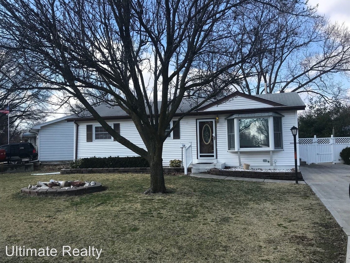 Primary Photo - 3 br, 1.5 bath House - 811 Teson Rd.