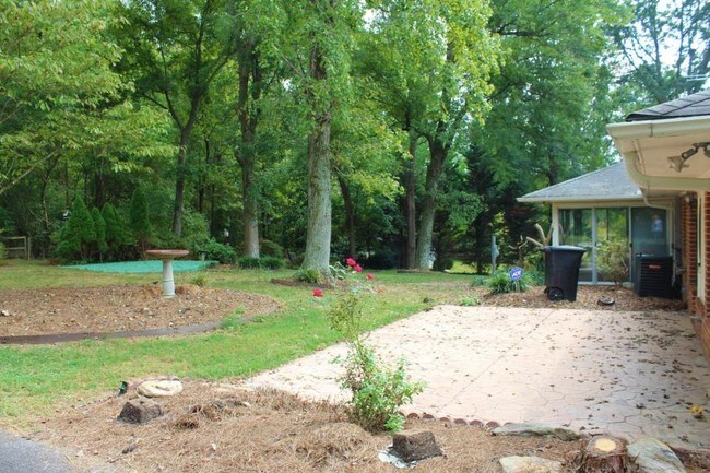 Building Photo - 1221 Woodbrook Dr