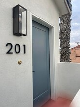 Building Photo - 202 18th St