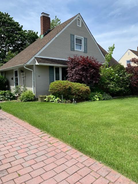Primary Photo - 10 Blossom Ln