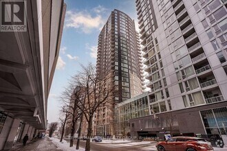 Building Photo - 40-1340 Nepean St