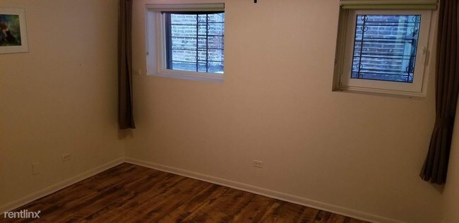Foto del edificio - 2 br, 1 bath  - 3731 N Pine Grove Ave