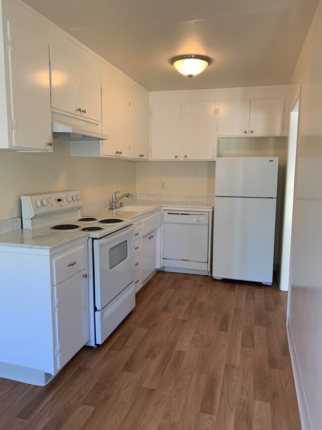 Palm Villa Apartments 12091235 Ayala Dr Sunnyvale, CA