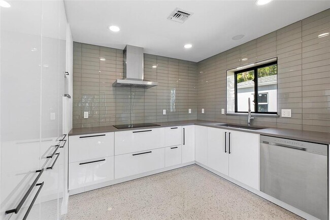Foto del edificio - 450 N Victoria Park Rd