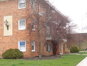 Building Photo - 10805 S Lloyd Dr