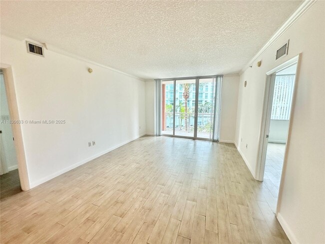 Building Photo - 2000 N Bayshore Dr