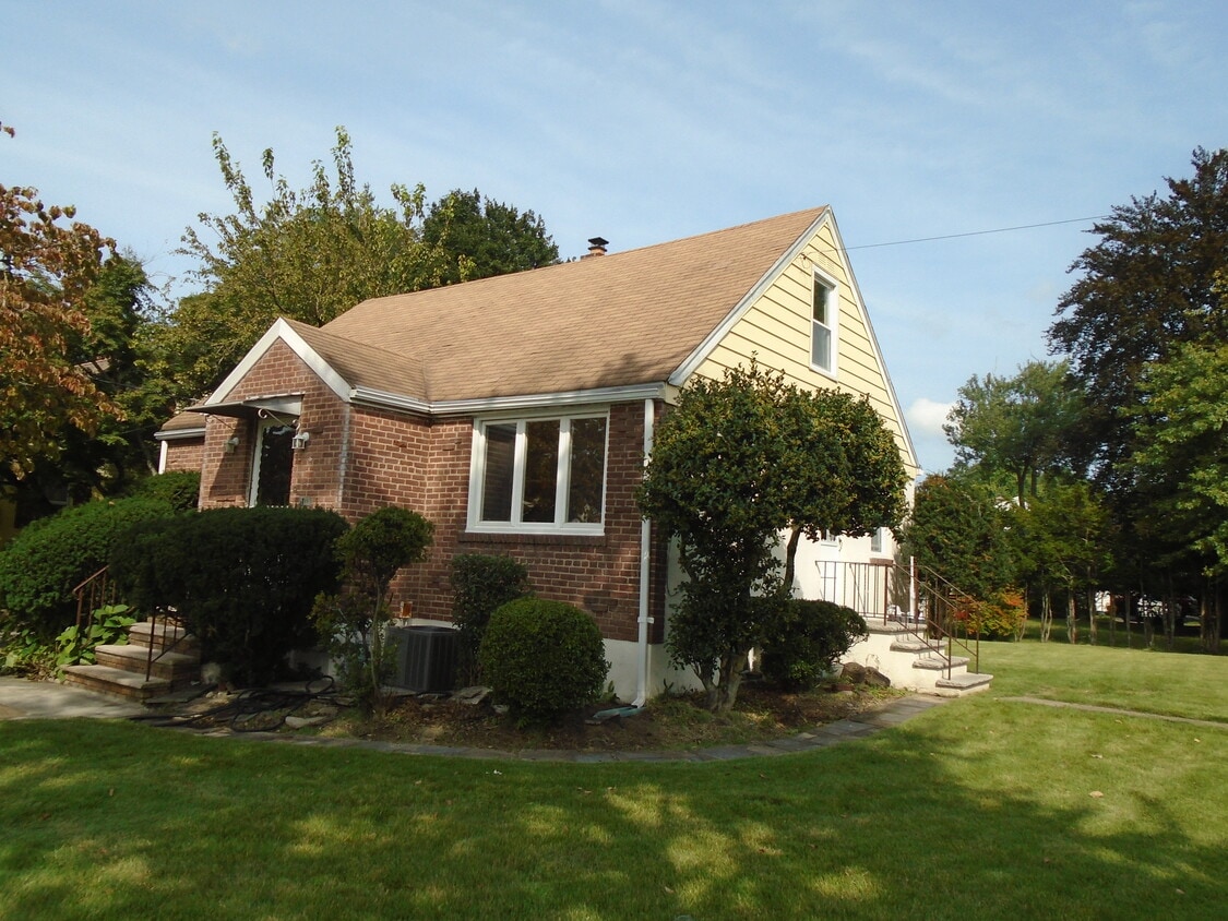Primary Photo - 199 River Ln
